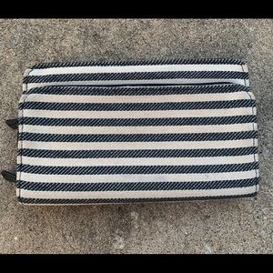 Thirty one wallet